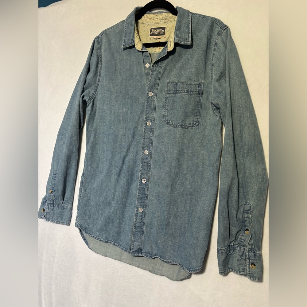 Modern Amusement- Womens Denim Long Sleeve Button Down Shirt - Picture 2 of 9